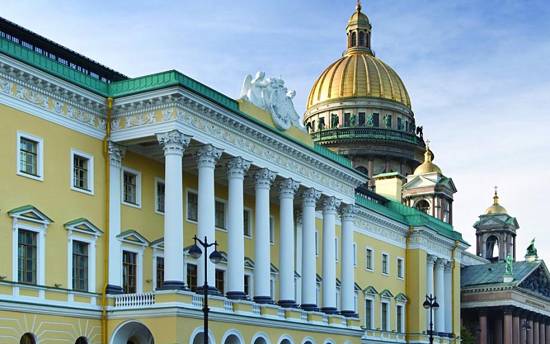 Four Seasons Lion Palace
